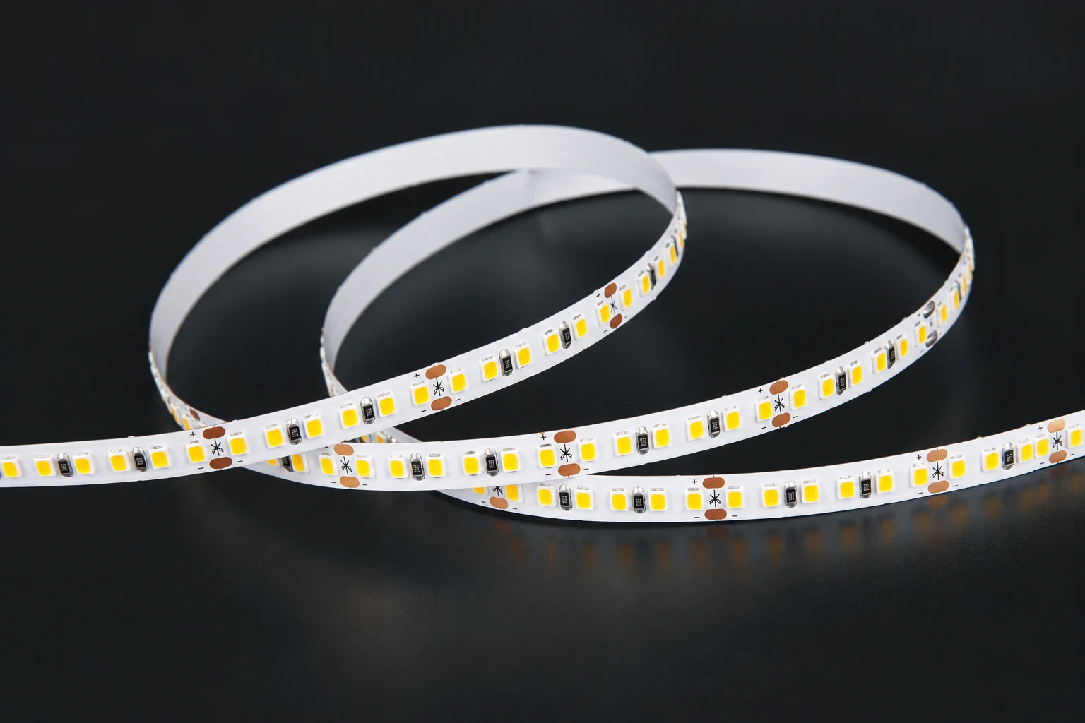 24V 8mm LED strip arranged in loops
